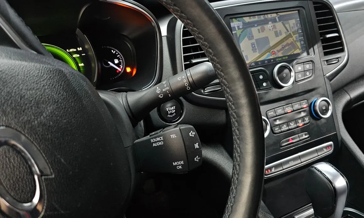 Renault SM6