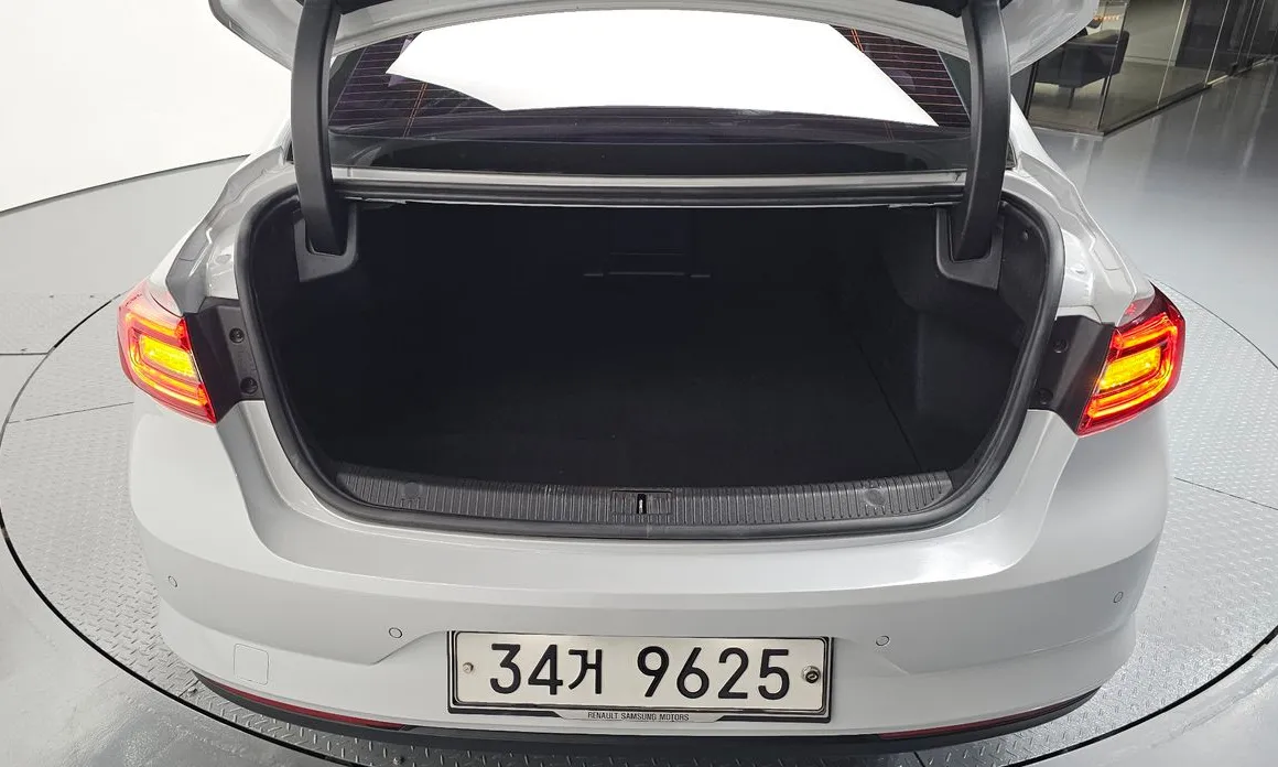 Renault SM6