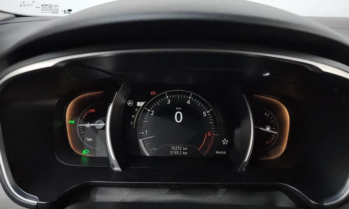 Renault SM6