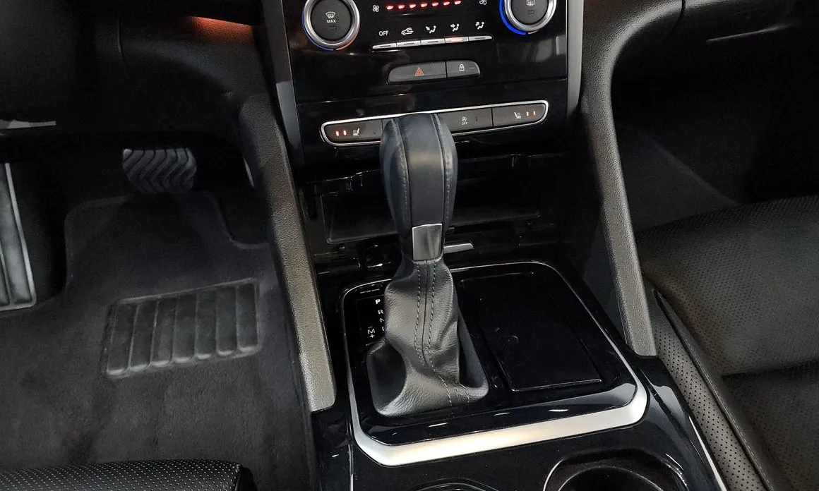 Renault SM6