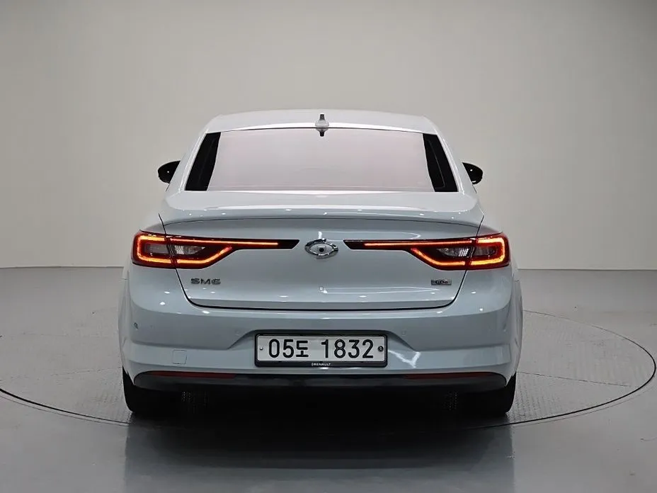 Renault SM6