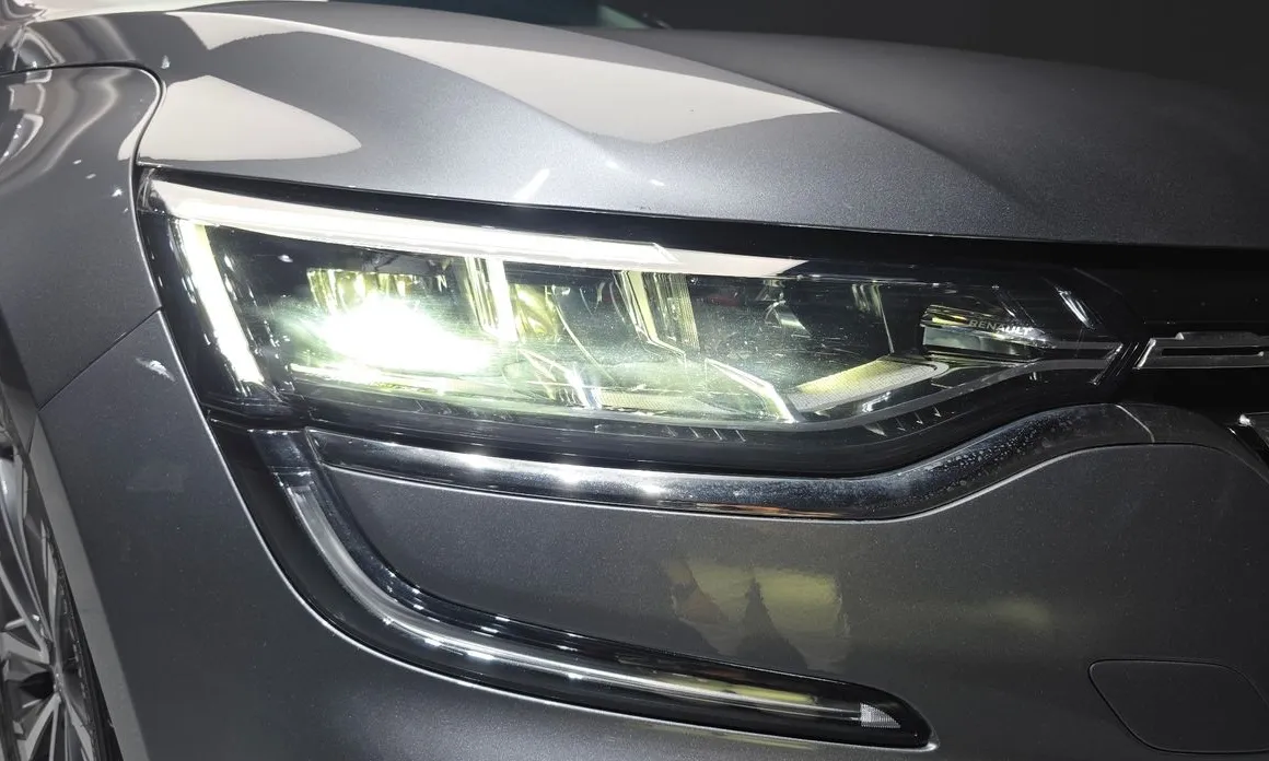 Renault SM6