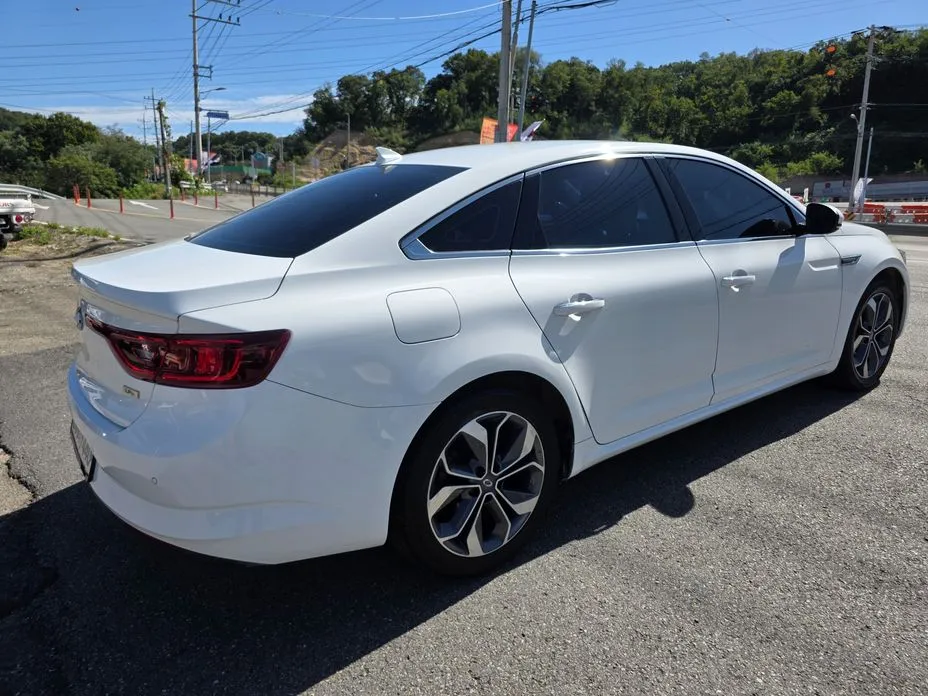 Renault SM6