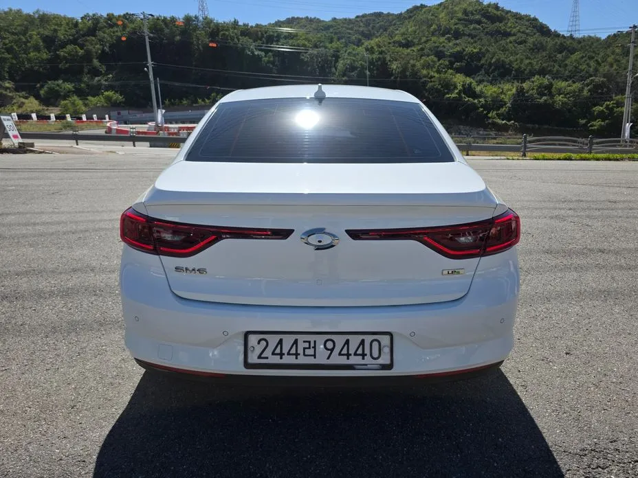 Renault SM6