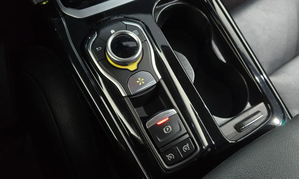 Renault SM6
