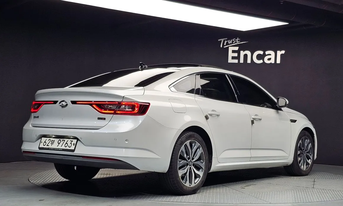Renault SM6