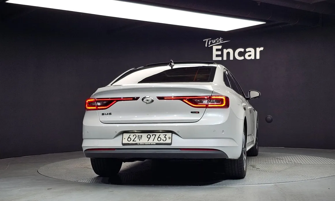 Renault SM6