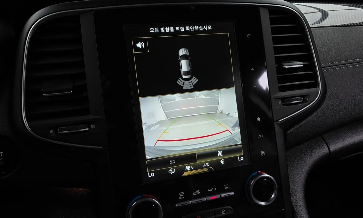 Renault SM6