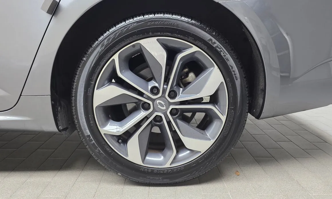Renault SM6