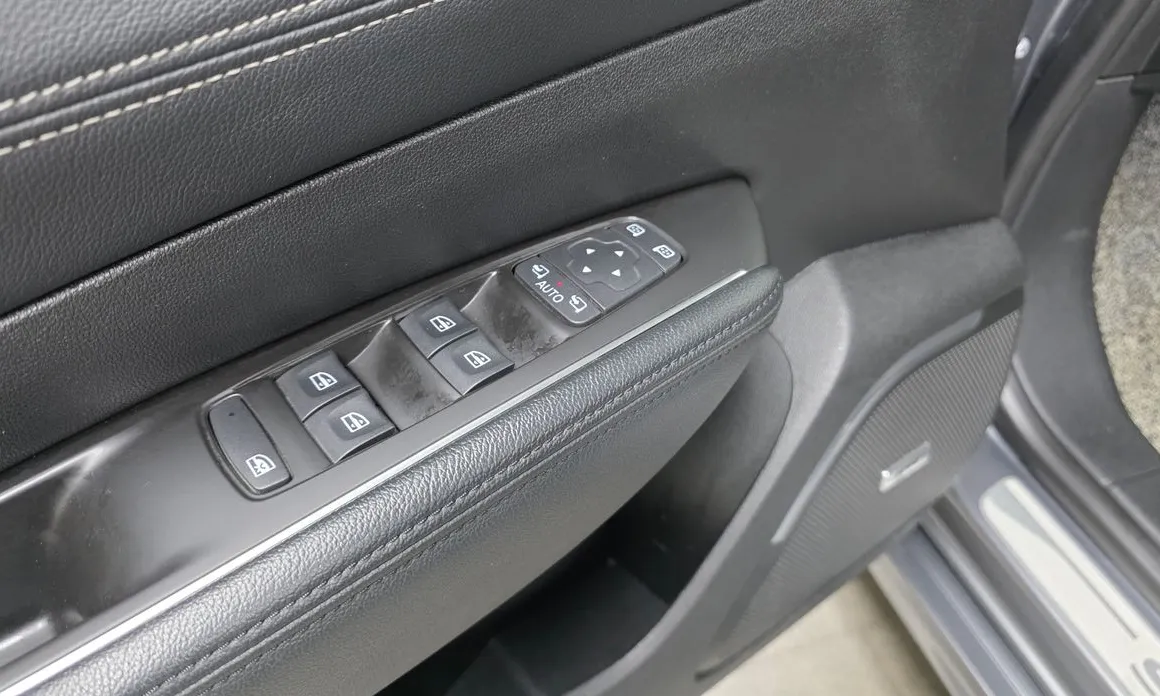 Renault SM6