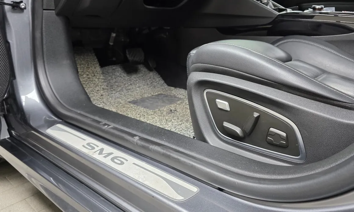 Renault SM6