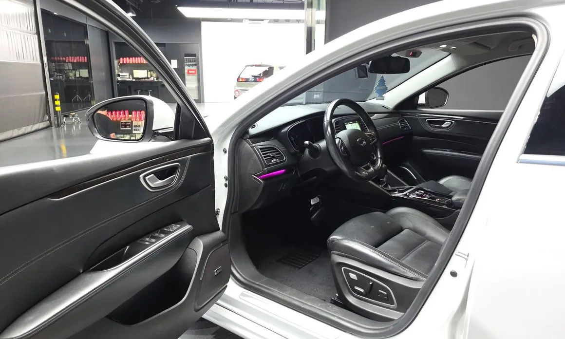 Renault SM6