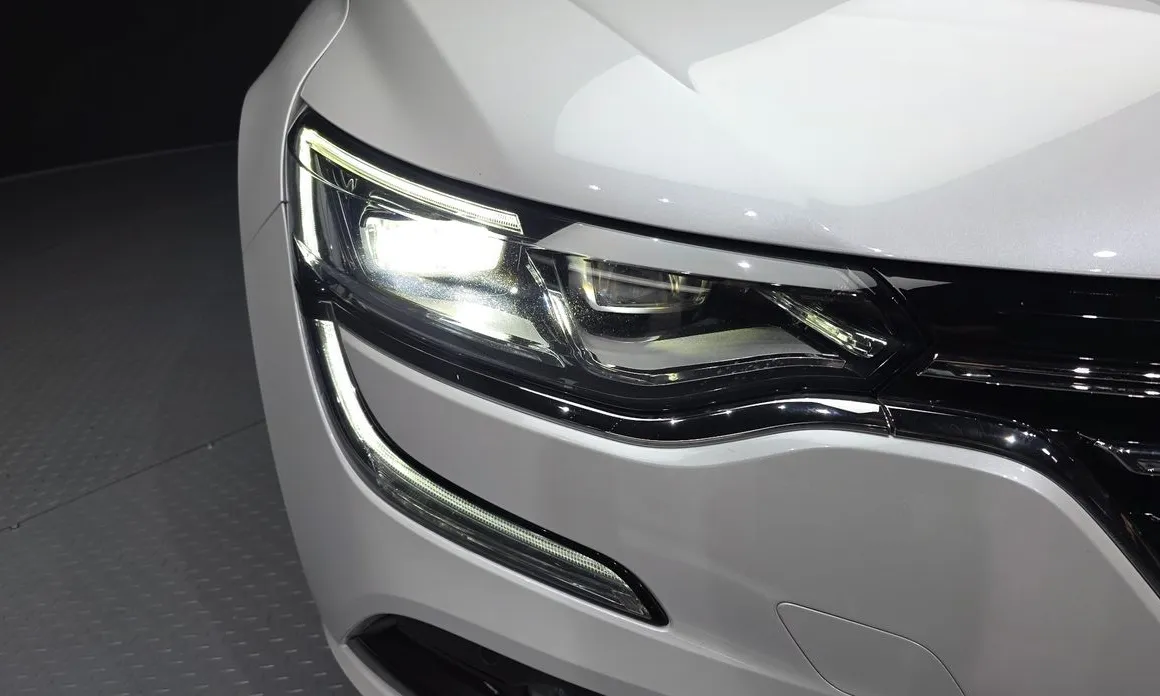Renault SM6