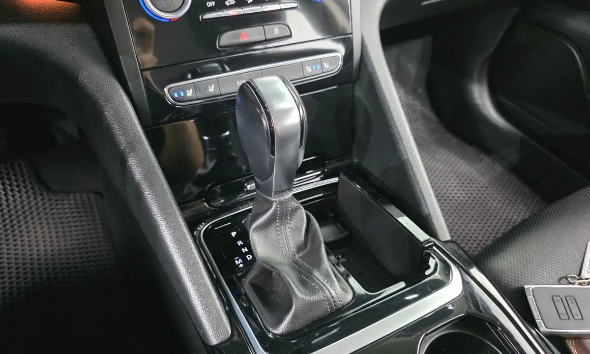 Renault SM6