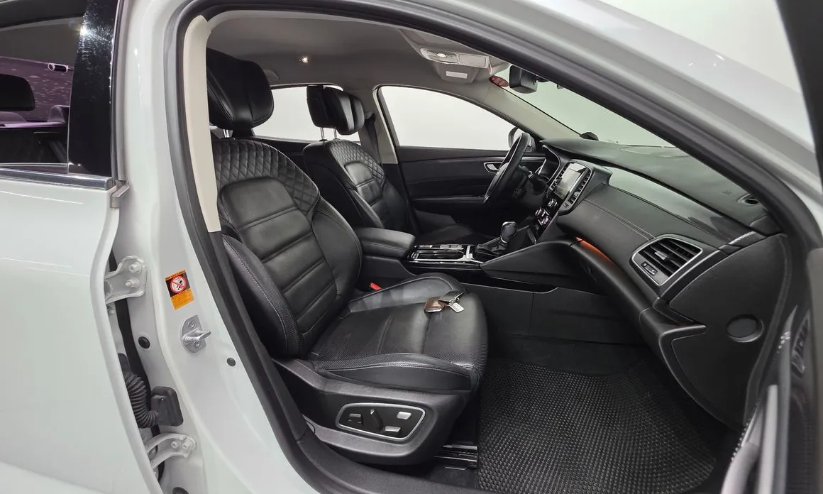 Renault SM6