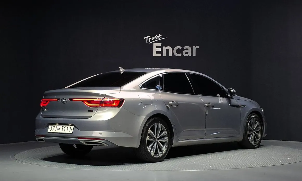 Renault SM6