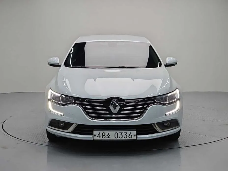 Renault SM6