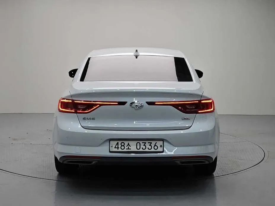 Renault SM6