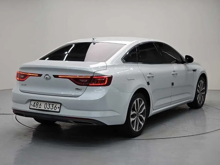 Renault SM6