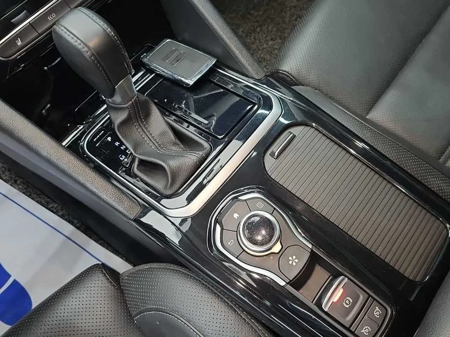 Renault SM6