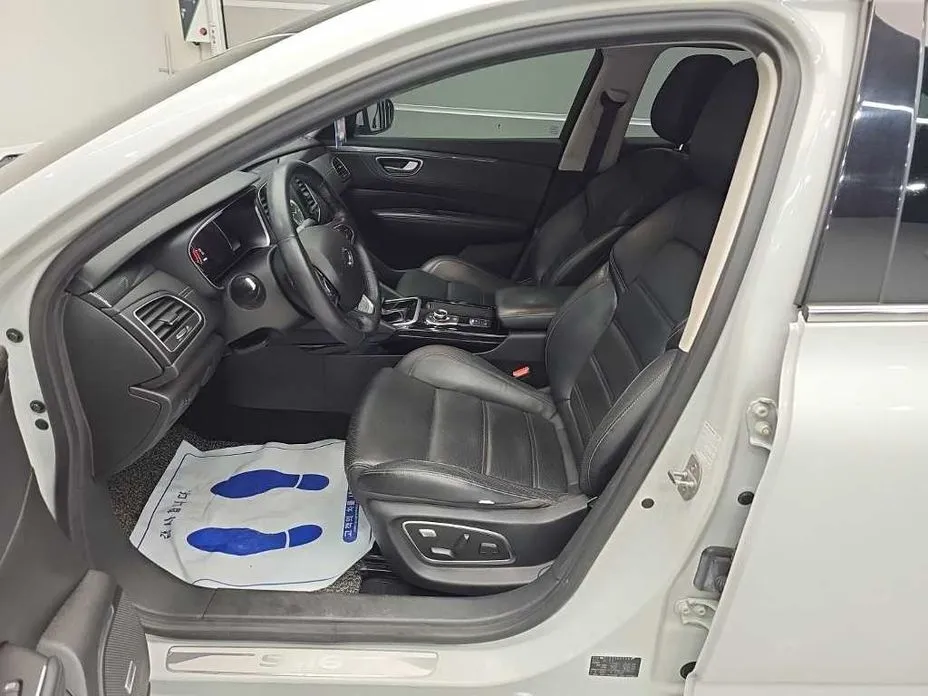 Renault SM6