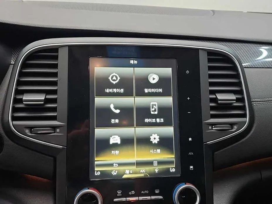Renault SM6