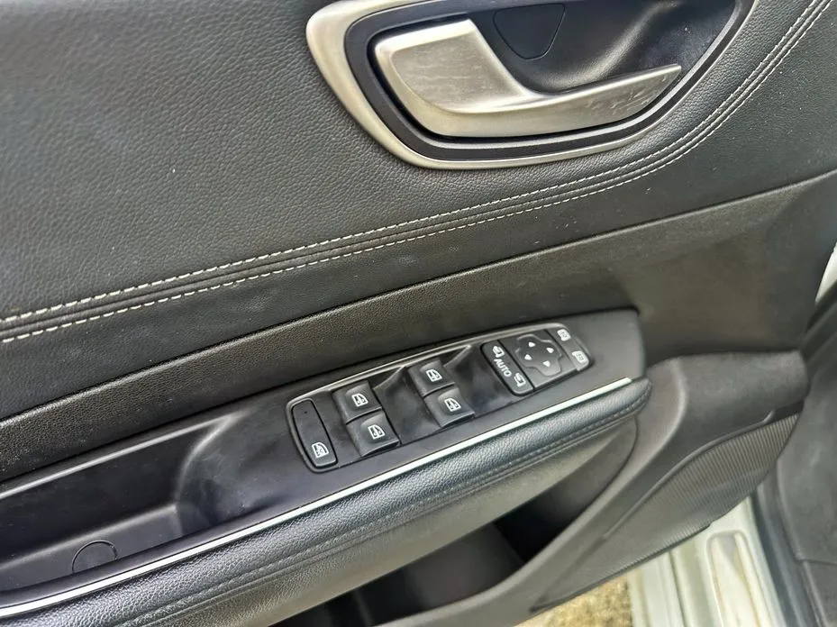 Renault SM6