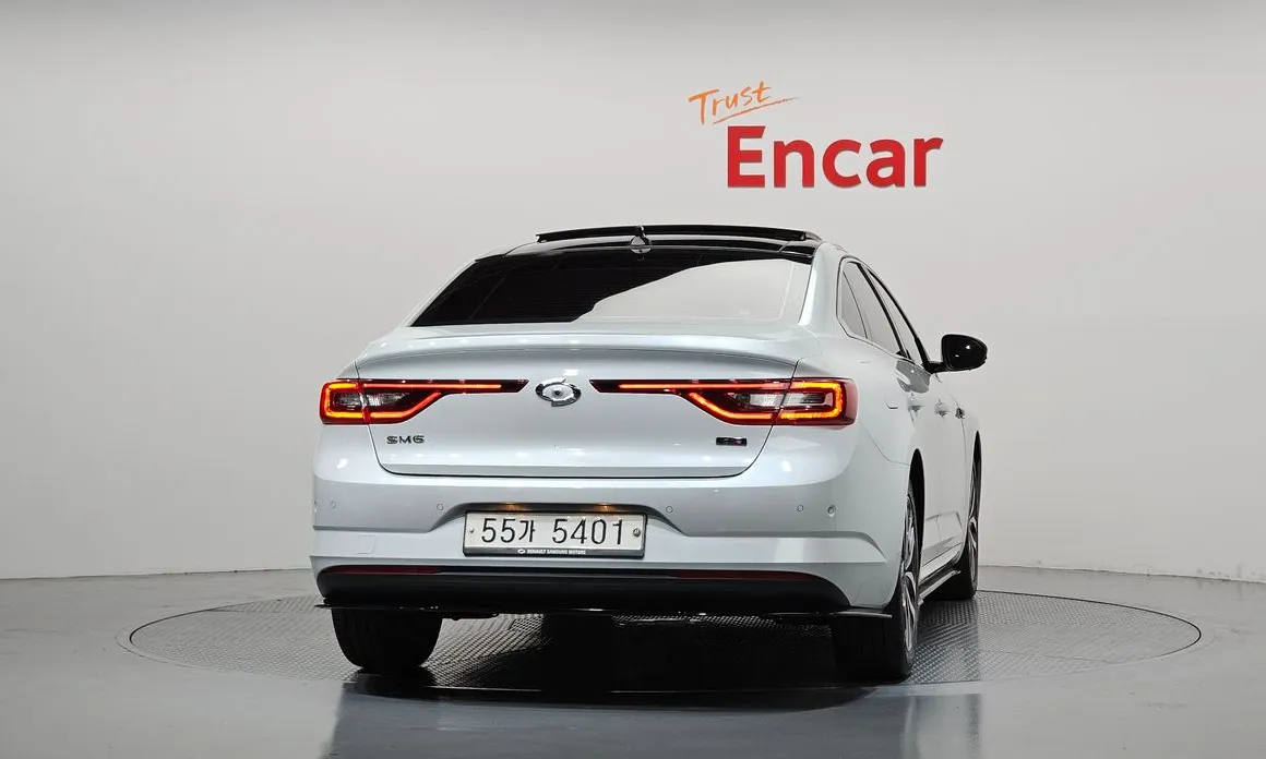 Renault SM6