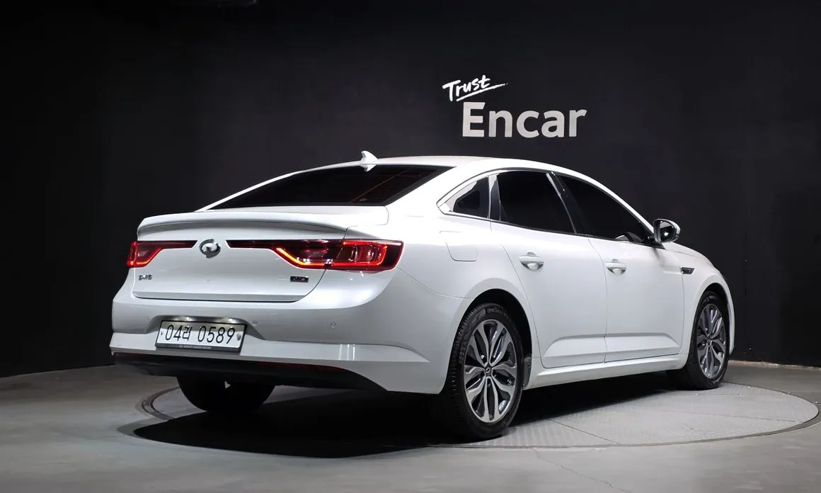 Renault SM6
