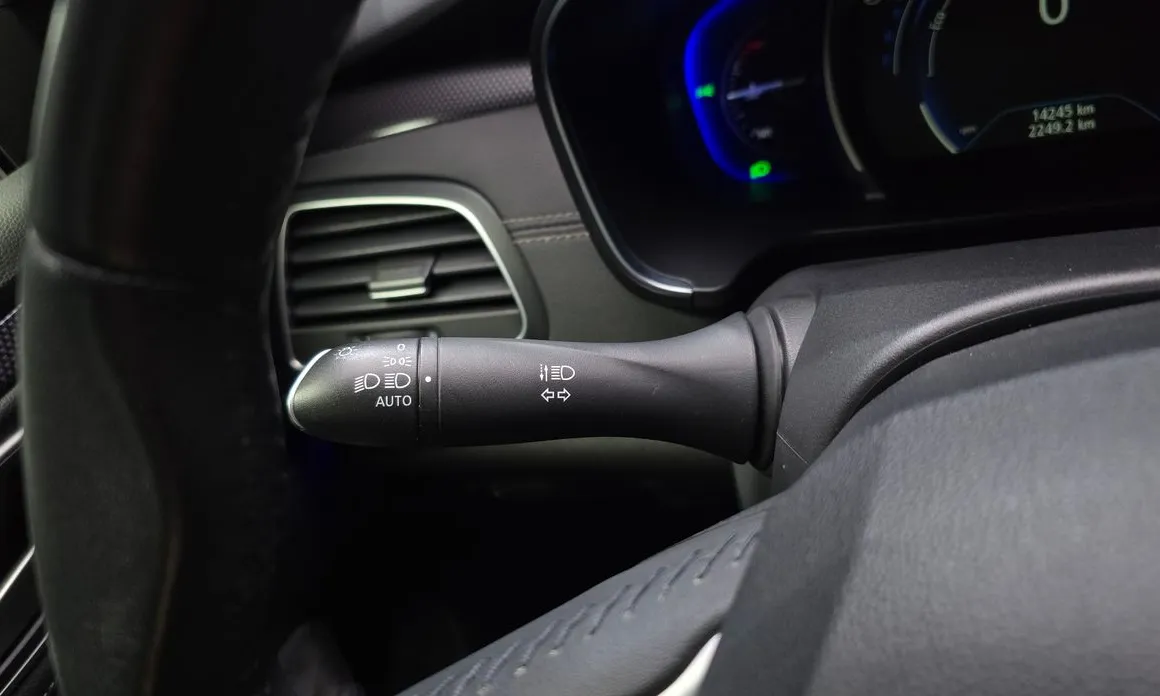 Renault SM6