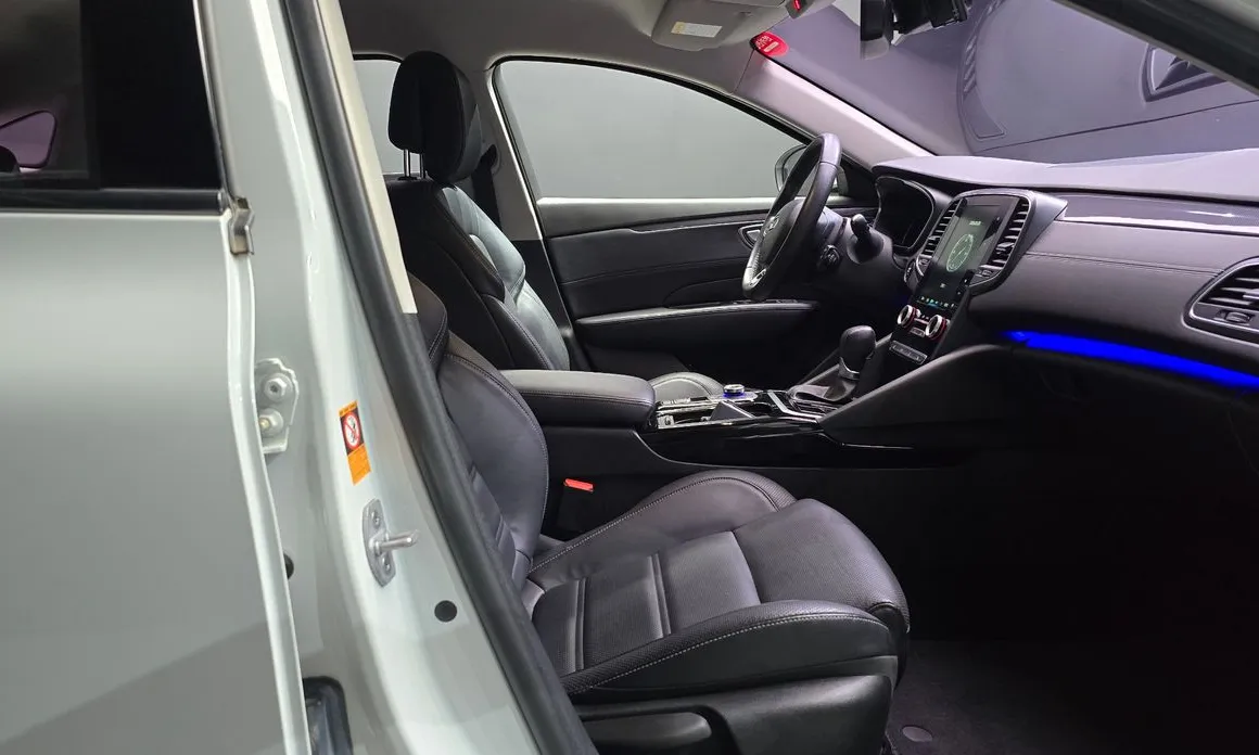 Renault SM6