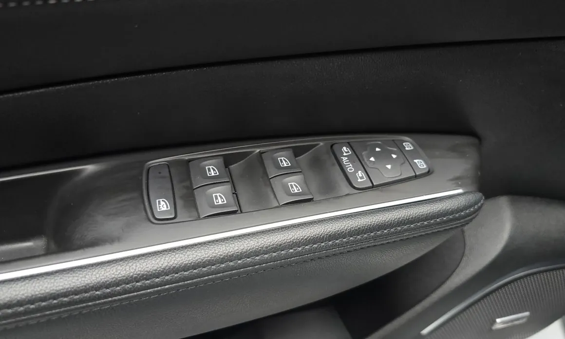 Renault SM6