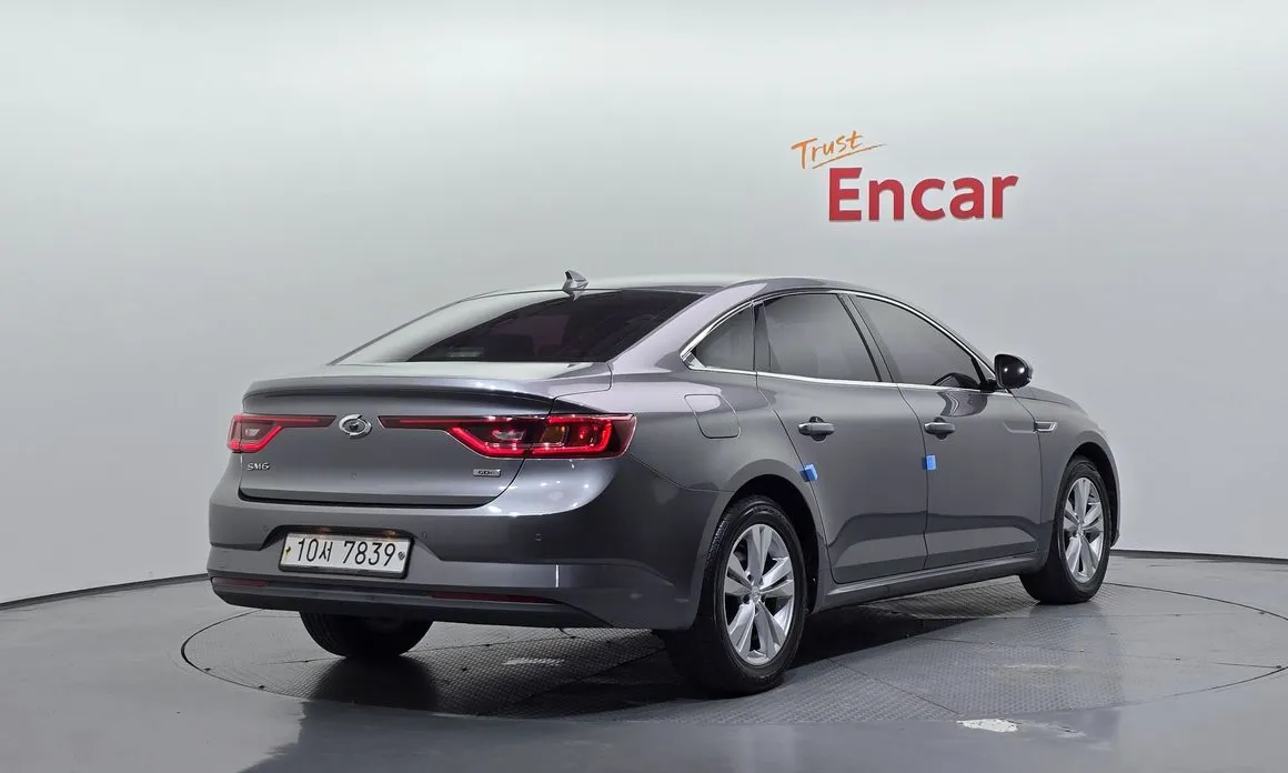Renault SM6