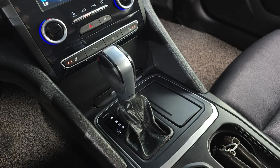 Renault SM6