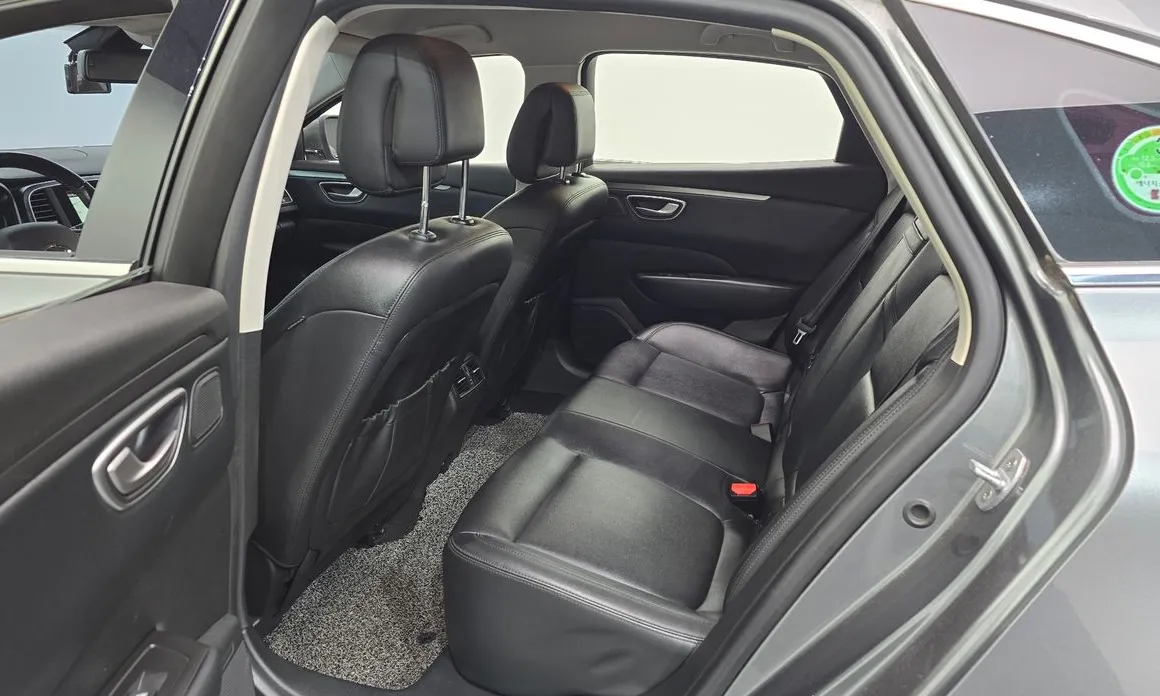 Renault SM6