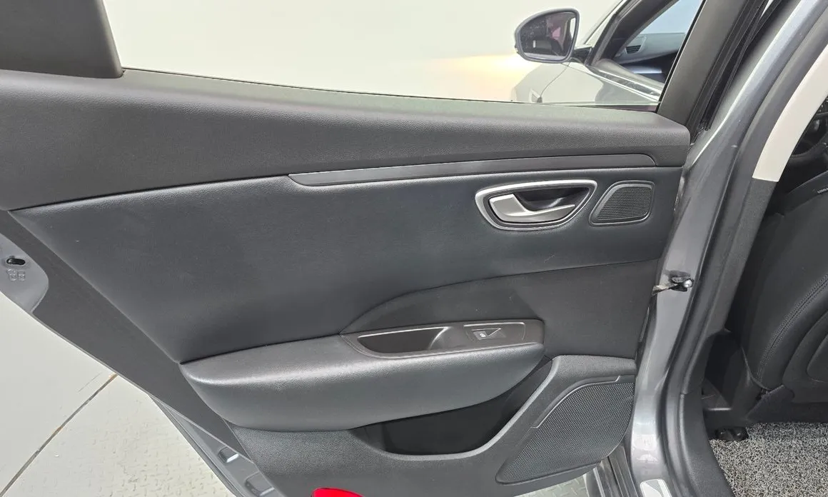 Renault SM6