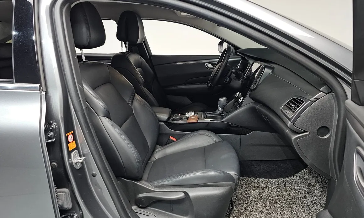 Renault SM6