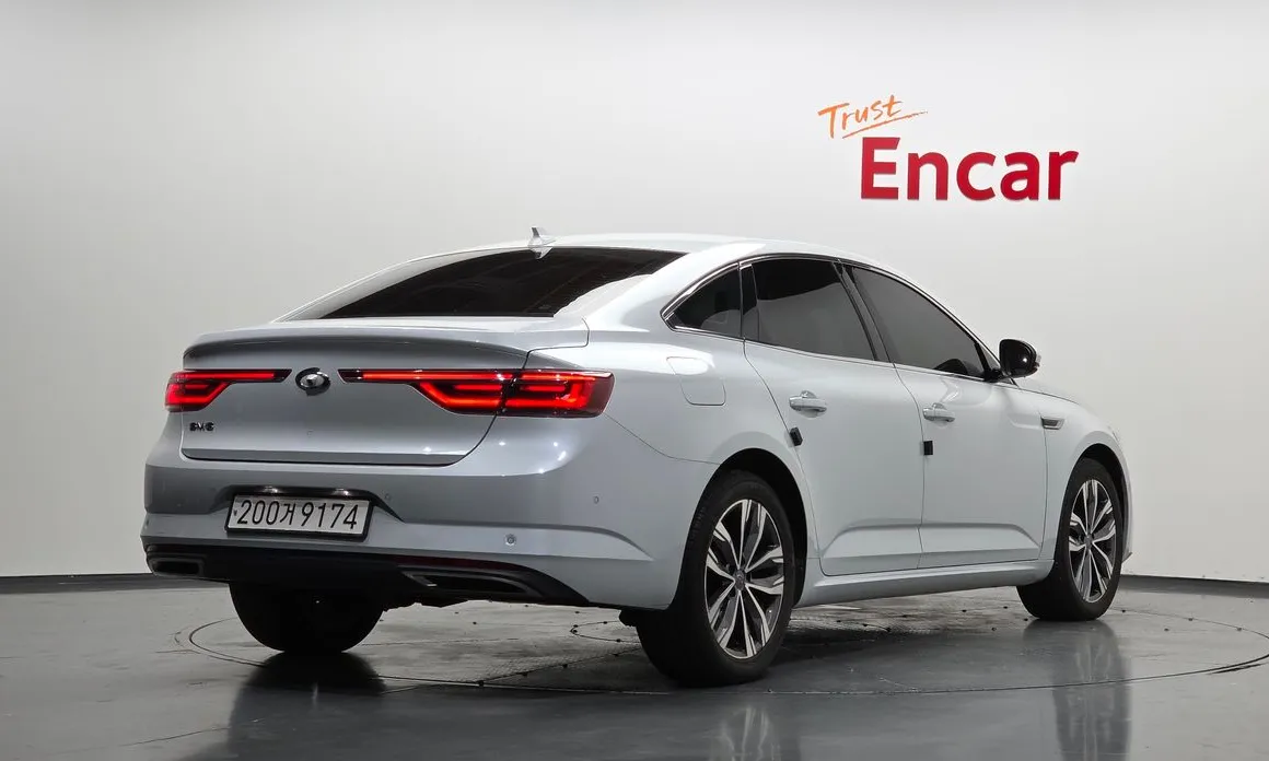 Renault SM6