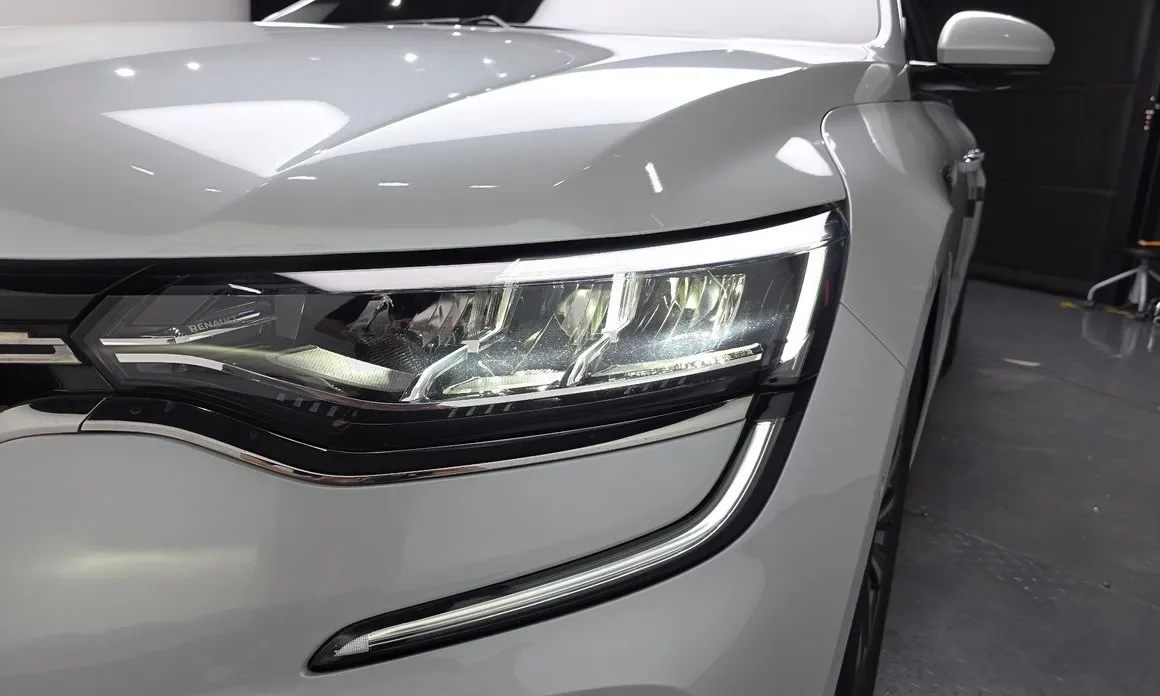 Renault SM6