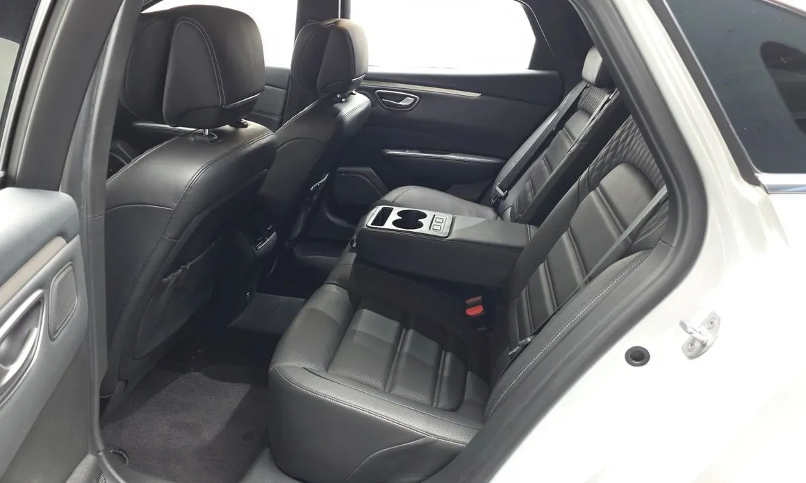 Renault SM6