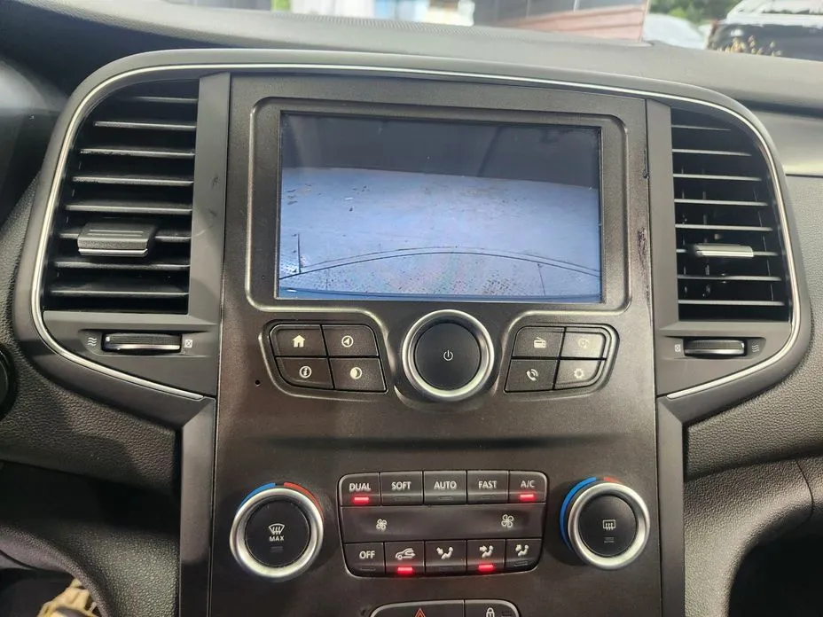Renault SM6