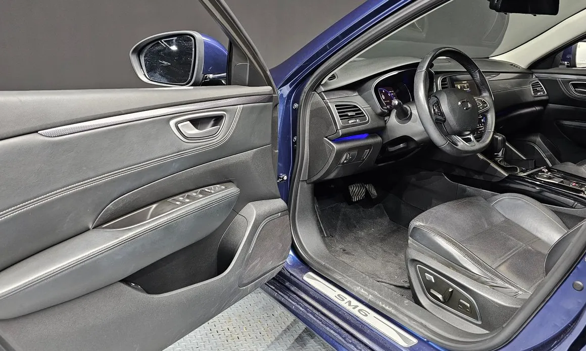Renault SM6