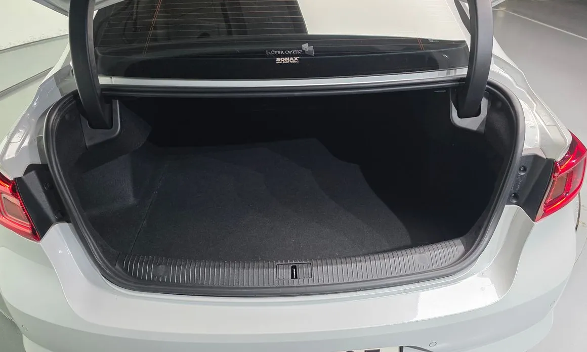 Renault SM6