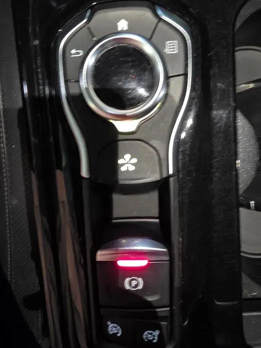 Renault SM6