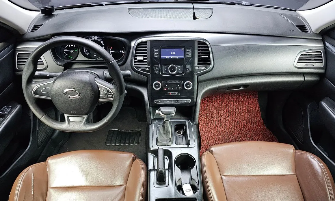 Renault SM6