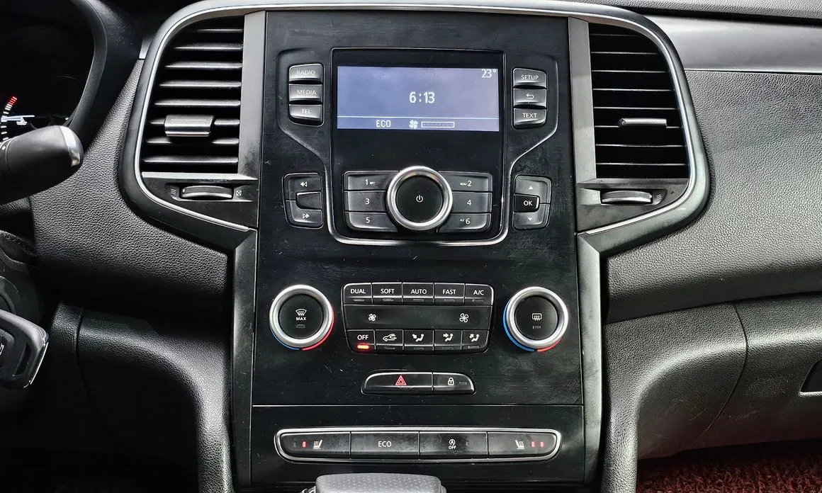 Renault SM6