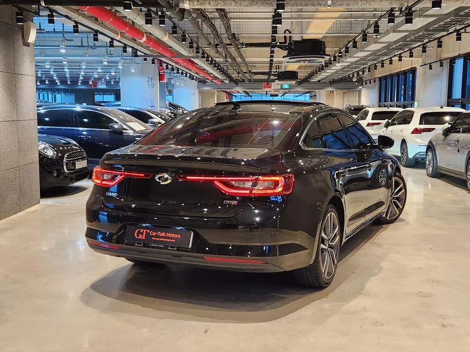 Renault SM6