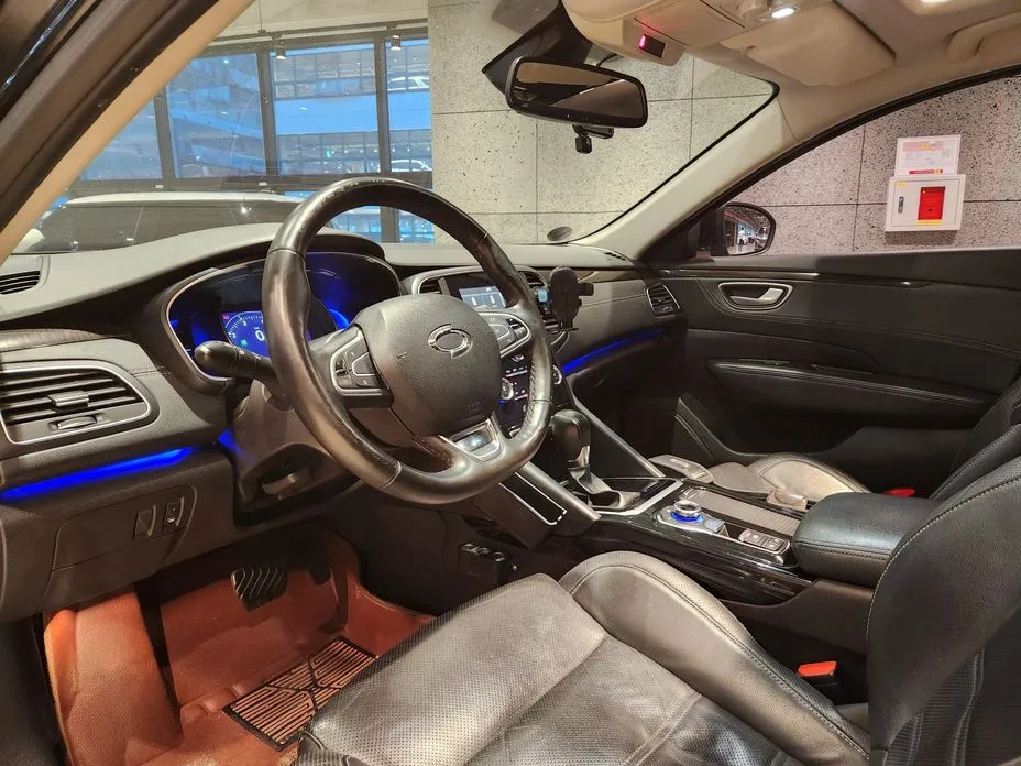 Renault SM6