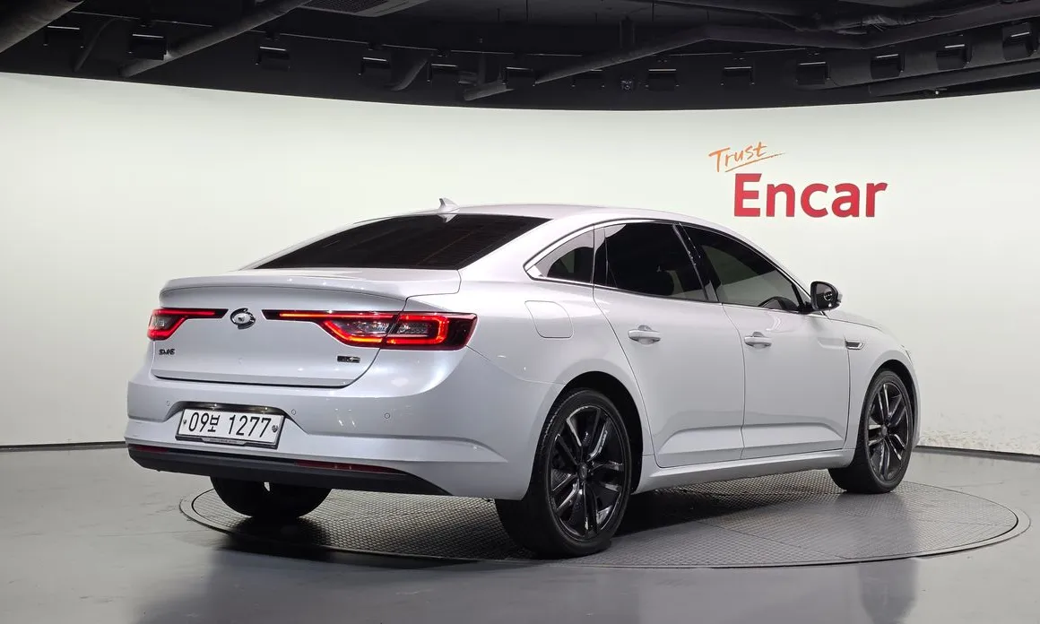 Renault SM6