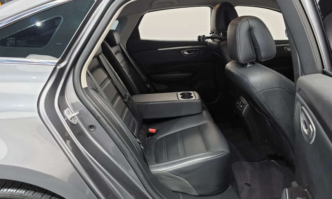 Renault SM6